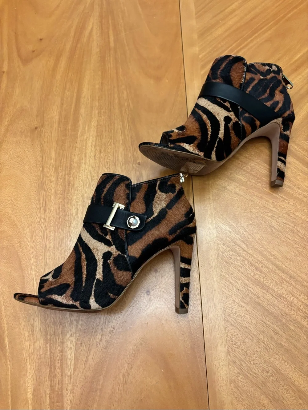 Louise Et Cie Women's Lander Leopard Print Peep-Toe Ankle Boots Size 7.5
